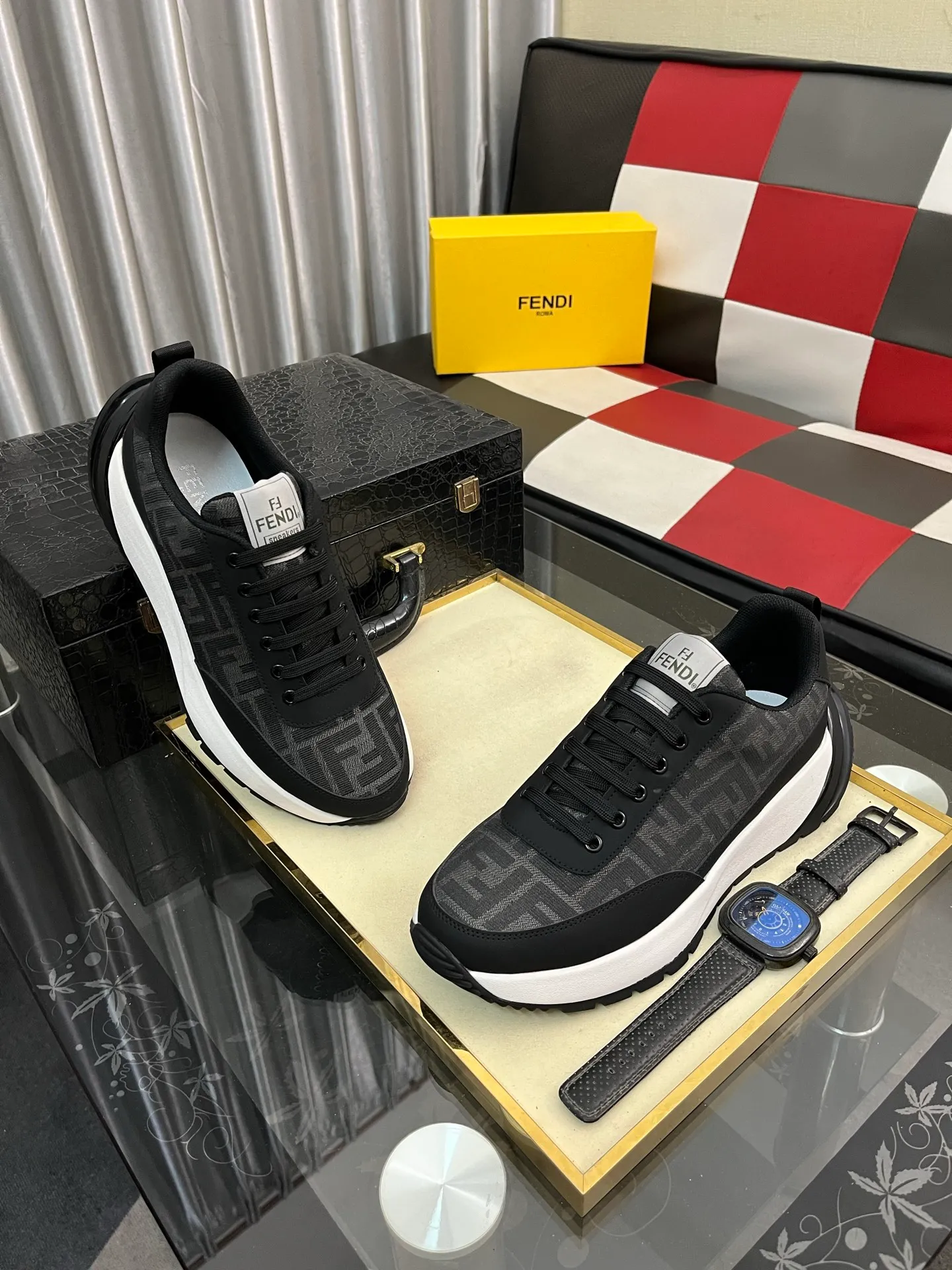Men's shoes 💰438⌚️⌚️【FENDI】Original quality.~ Unique modern style sneakers. 🏃A must-have casual shoe for trendy men😍😍 Original brand imported from Italy, imported original leather, sheep lining (refuses to discolor and grind feet) Sole: Original sole specially provided by the original factory, French lazy style design ⚠️Fit the foot. Original quality code number: 38-442️⃣Colors available